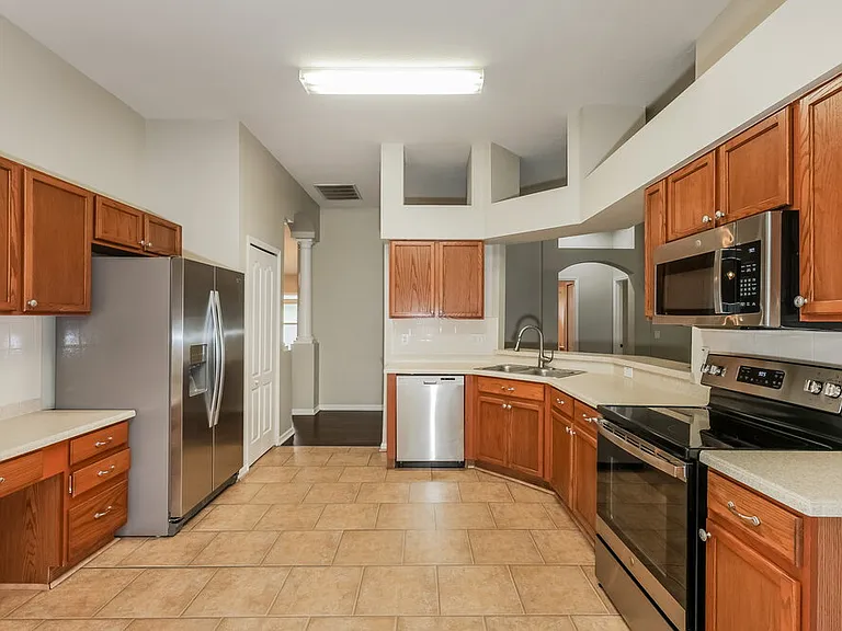 812 Lesa Glen Pl — Photo 6