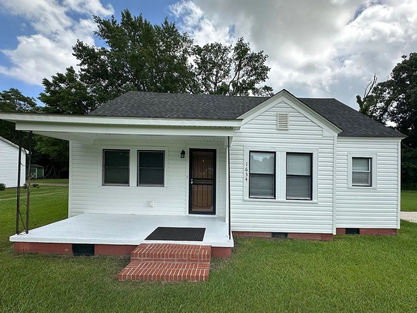 Charming 3BR/1BA Home for Rent Conveniently Located Near the US Coast Guard Base — Photo 1