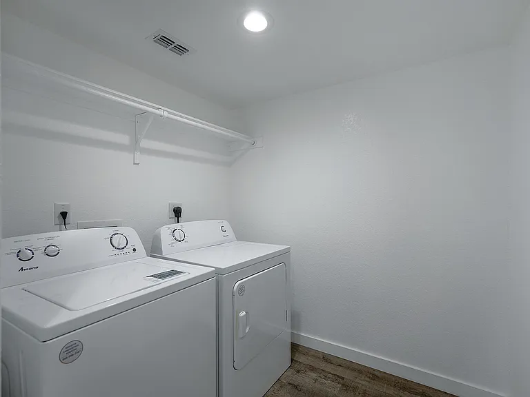 Belcara Luxury Townhomes Washer & Dryer Included