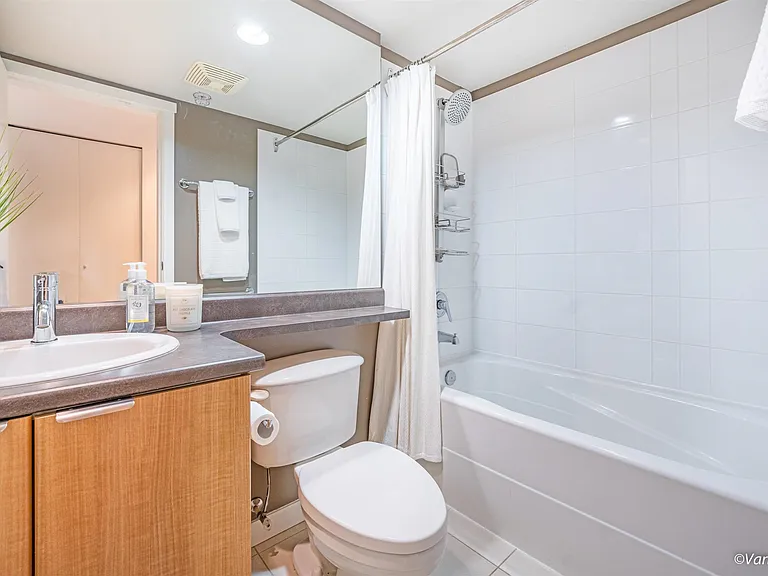 1010 Richards St #1703 — Photo 11