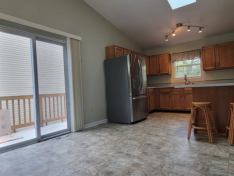 1147 Skyway Dr — Photo 6