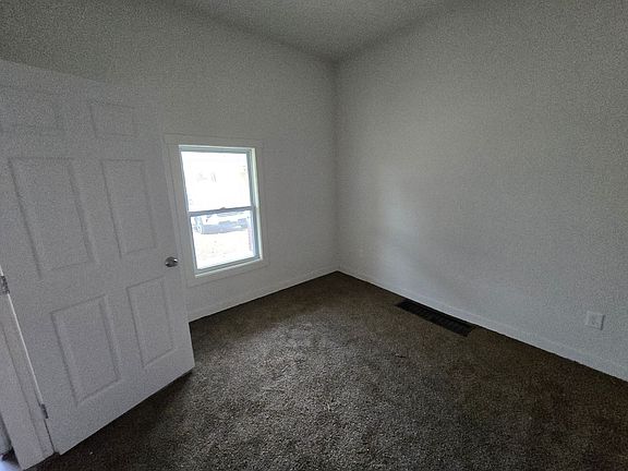 3rd image of 1110 SW Woodward Ave