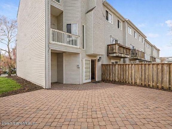 3rd image of 120 Dinsmore St APT A