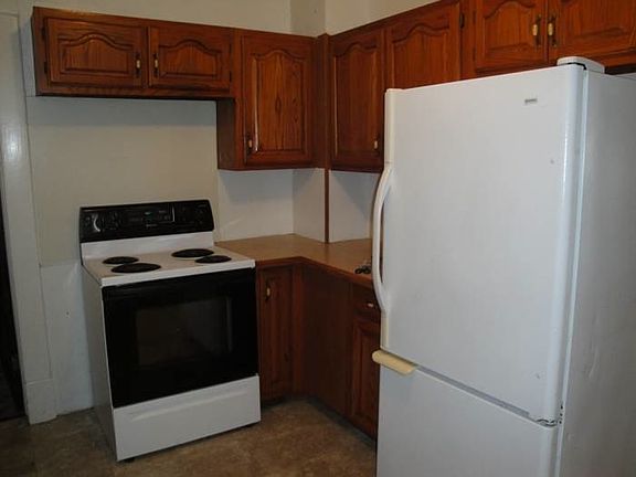 5th image of 1025 N York Ave
