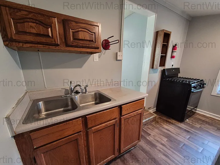 343 Albany St — Photo 11