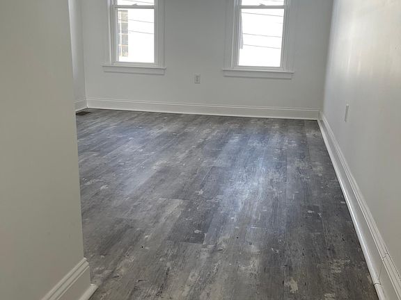 5th image of 114 Laird St