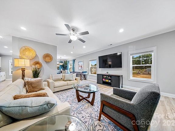 3rd image of 360 N Broad St