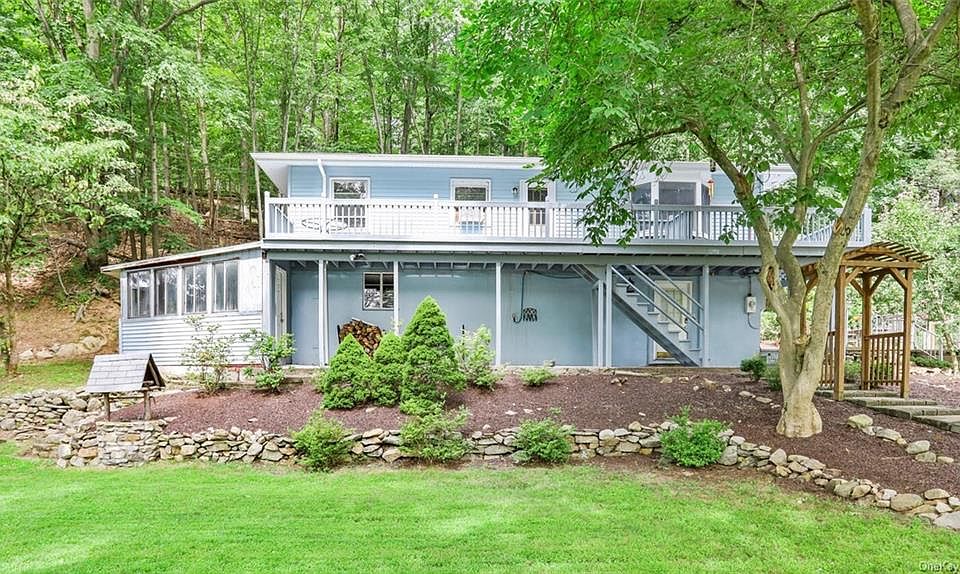 1st image of 9 Carolyn Dr