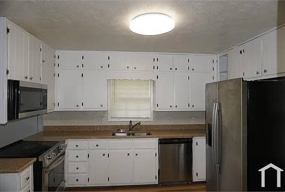 1303 Burbank Trl — Photo 14