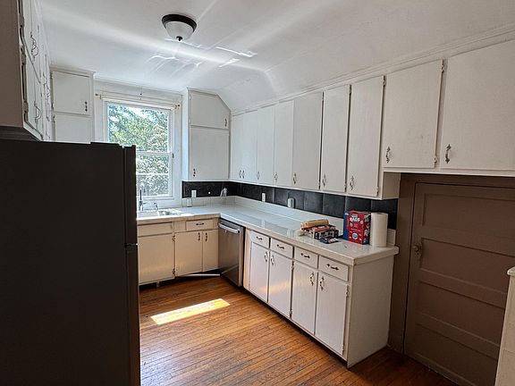2nd image of 829 Orange St #3R