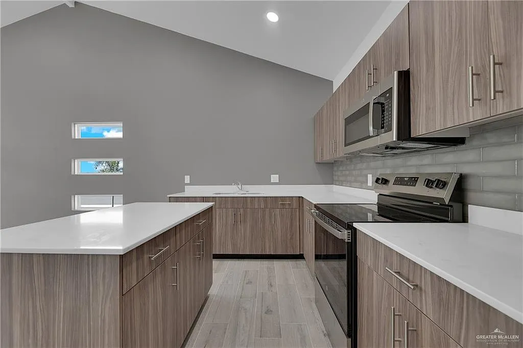 3 bed, 2.0 bath, 4502 sqft, $1,250 — Photo 4
