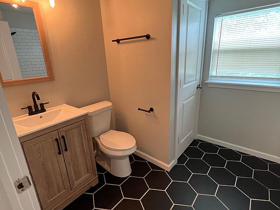 4th image of 118 W Morgan St #2