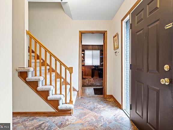 4th image of 31 Lynne Cir
