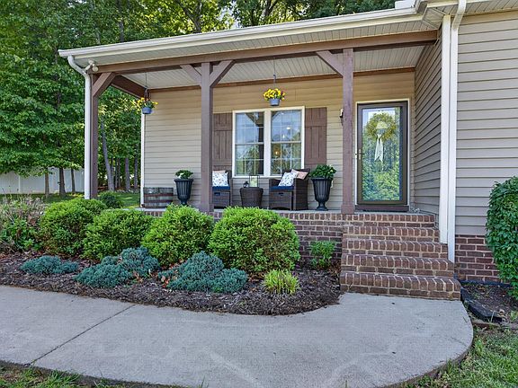 2nd image of 120 Seven Oaks Dr