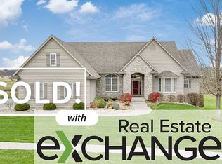 11 Cobblestone Ln, Le Claire, IA 52753