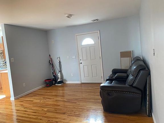 2nd image of 370 Hancock St Floor 2