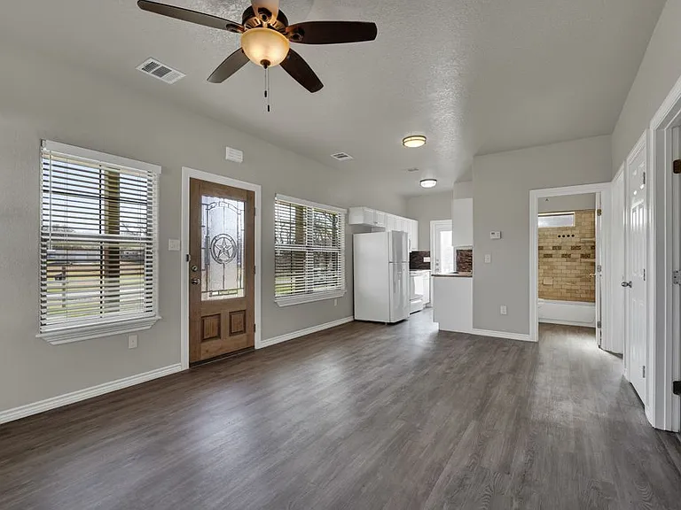 1607 2nd St — Photo 12