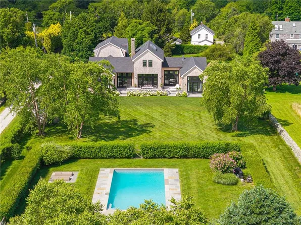 424 Third Beach Rd, Middletown, RI 02842