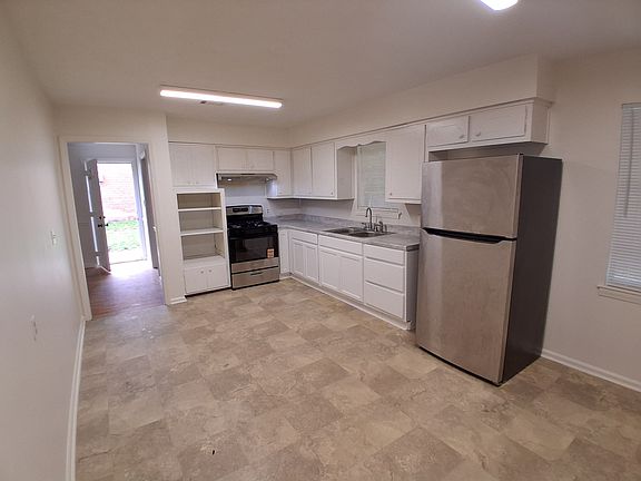 3rd image of 5321 Spencer Ln
