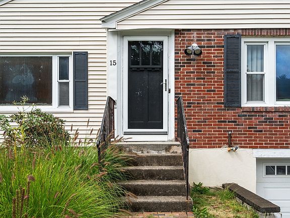 4th image of 15 Claridge Dr