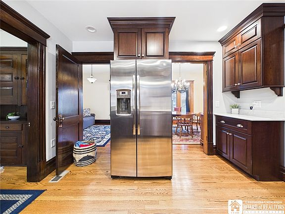 5th image of 1016 W Sullivan St