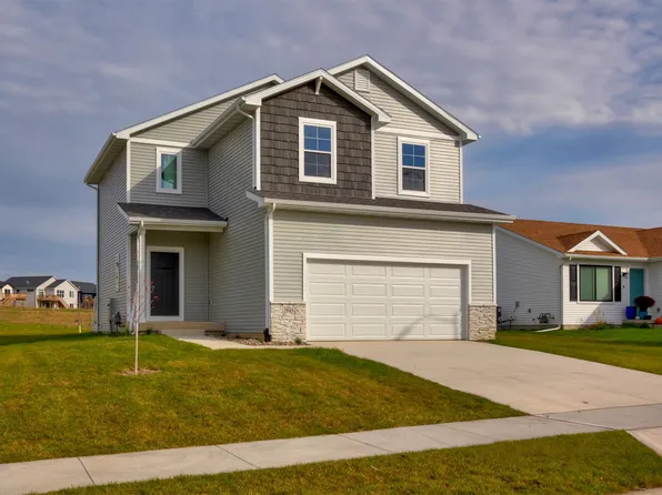 2940 Lund St, Norwalk, IA 50211