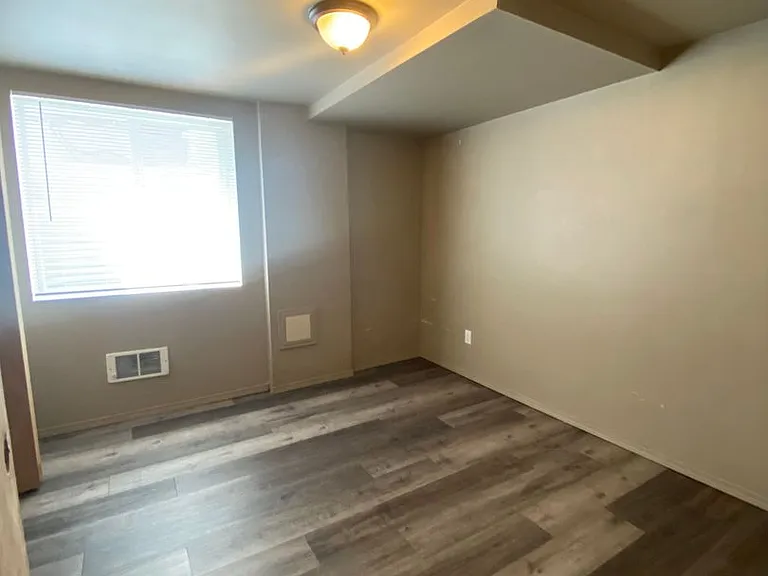 5 bedroom, 2 bath House-Cheney! Right on campus!! — Photo 18