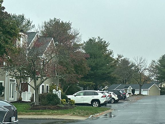 5th image of 53 Bradford Commons Ln