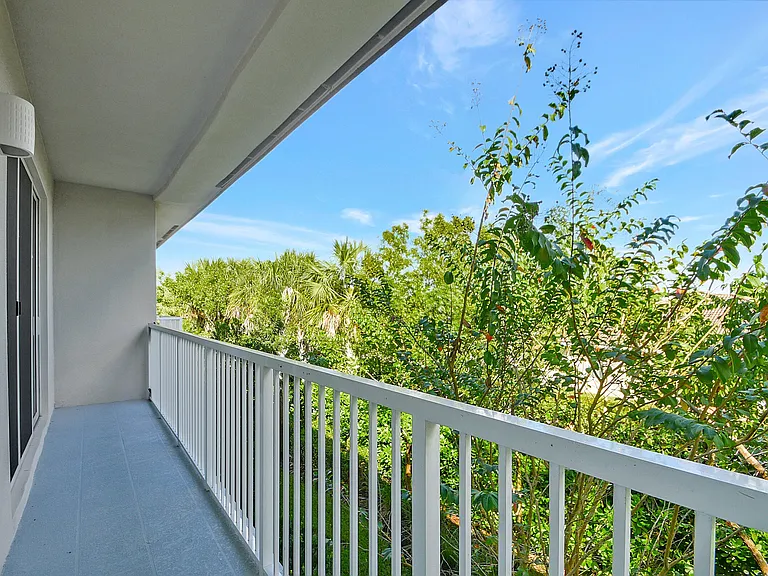 220 Pioneer Way — Photo 13