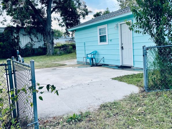 105 NE Railroad Ave #2