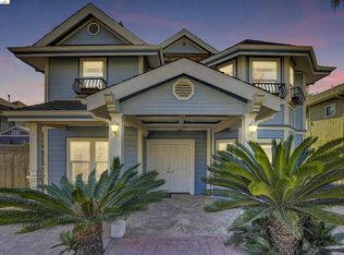 2635 E 10th St, Oakland, CA 94601