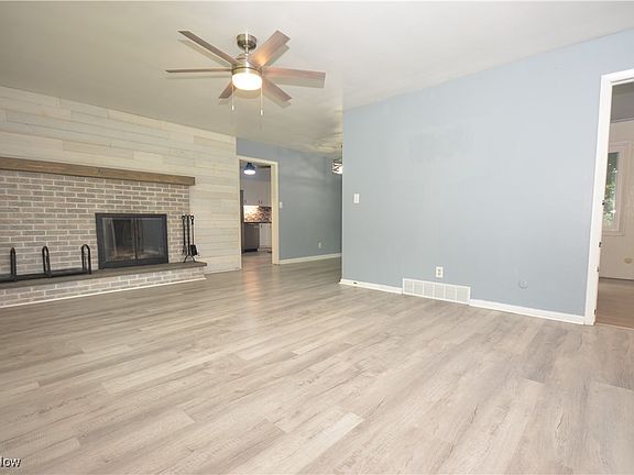 5th image of 85 Sara Bern Dr