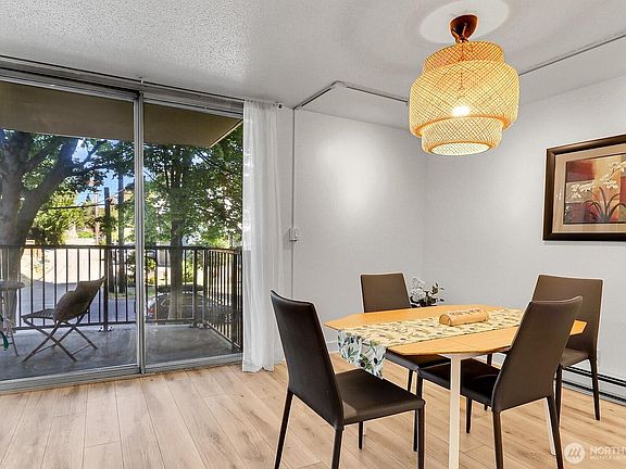 3rd image of 4540 8th Ave NE APT 202