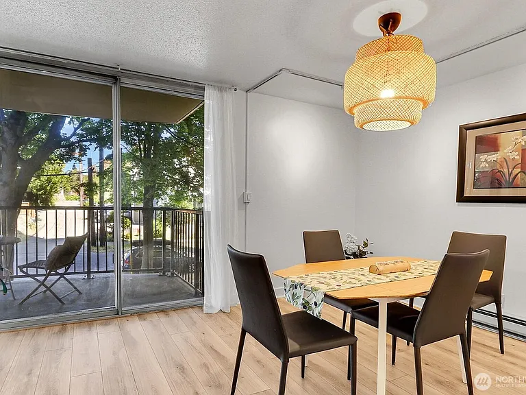 4540 8th Ave NE #202 — Photo 3
