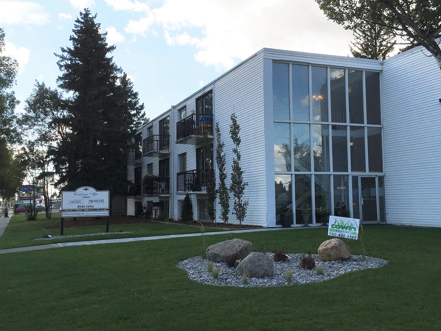 Crestview Apartments — Photo 2