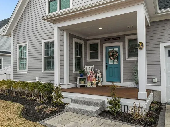 178 Newport Beach Dr, Portsmouth, RI 02871