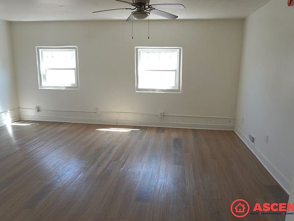 3rd image of 236 Francis St