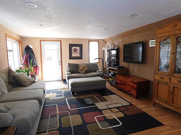 3rd image of 1527 1st Ave N