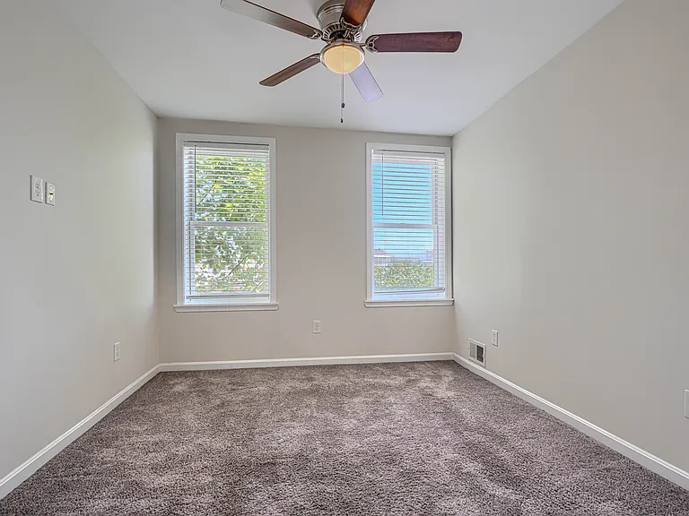 432 Grundy St — Photo 11