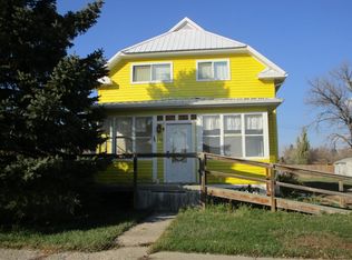 208 4th Ave, Ipswich, SD 57451