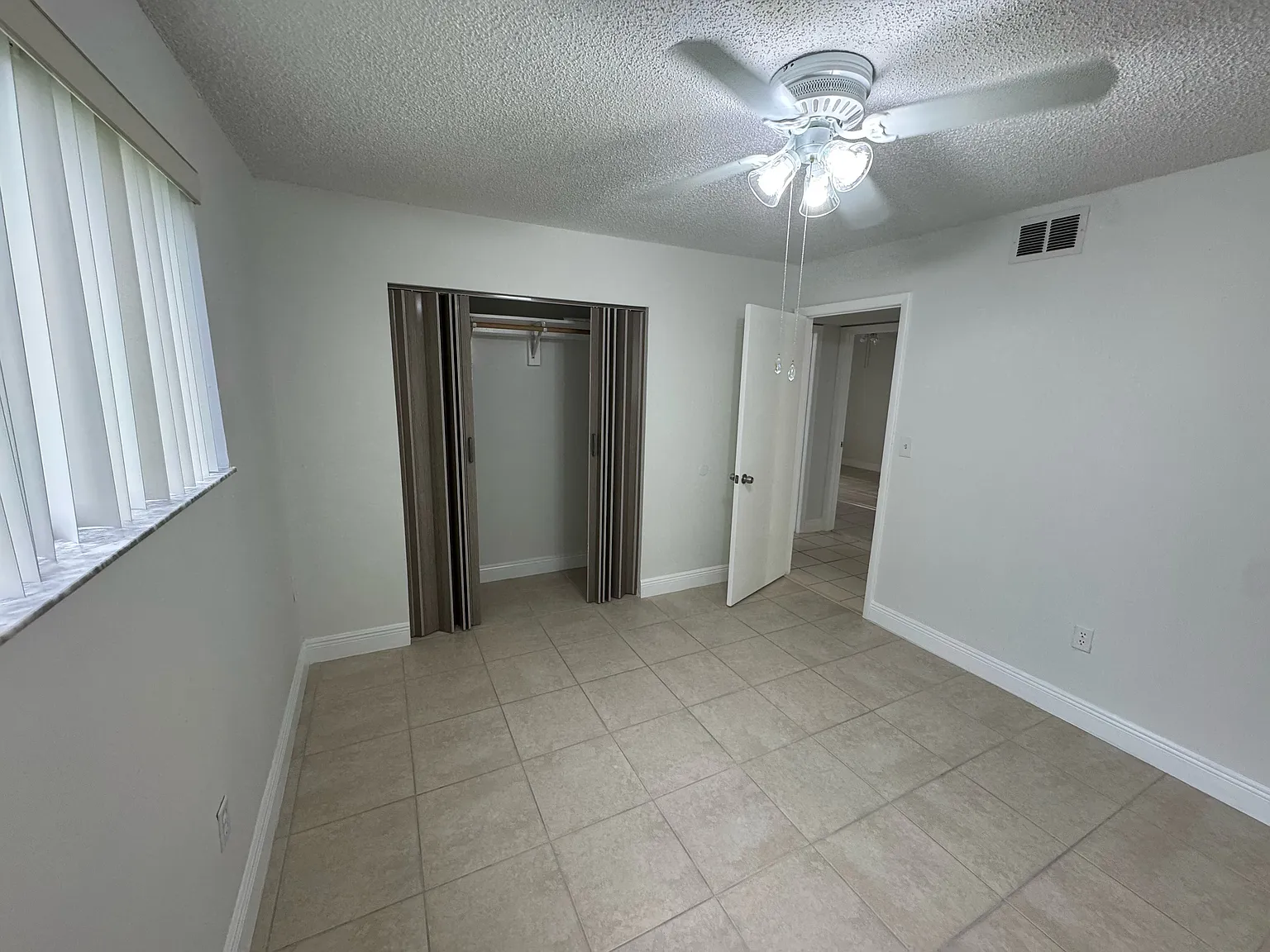 3 bed, 1100 sqft, $2,599 — Photo 4