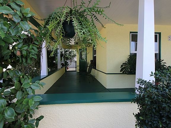 5th image of 536 N Sunset Ave