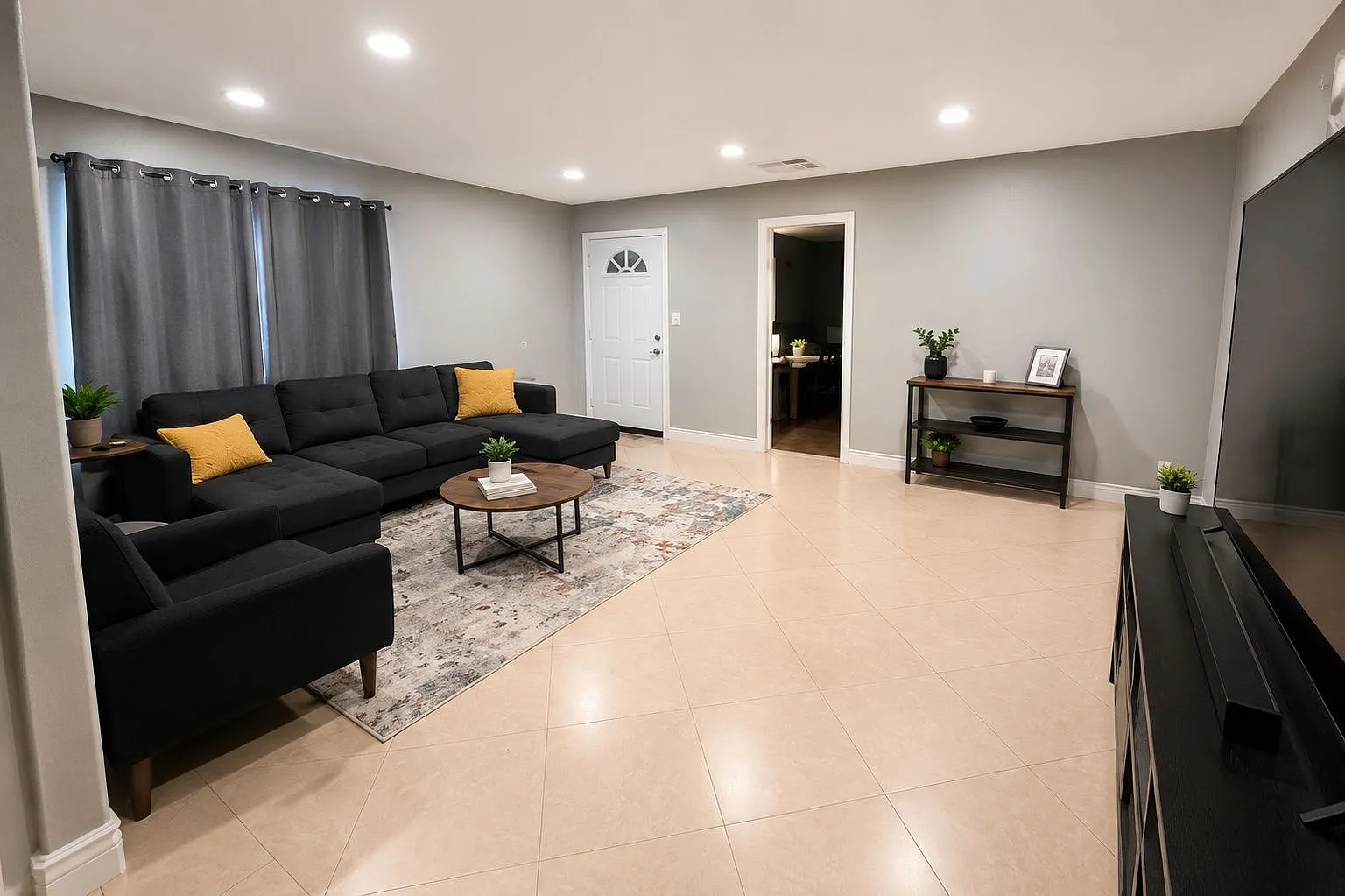 3 bed, 1.0 bath, $3,750 — Photo 4