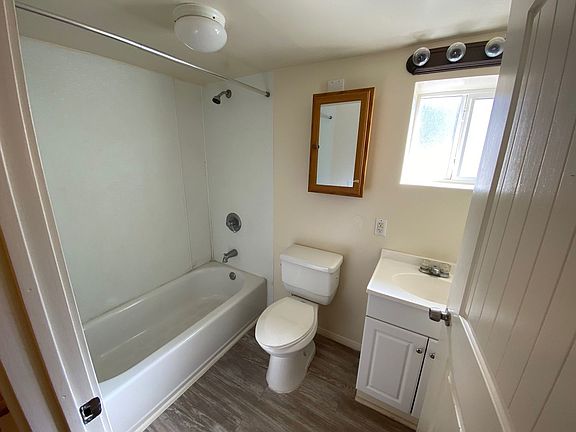 4th image of 1605 Gold Ave SE #C