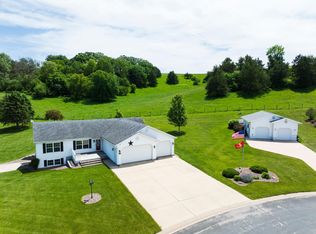 420 Parkside Dr SE, Preston, MN 55965