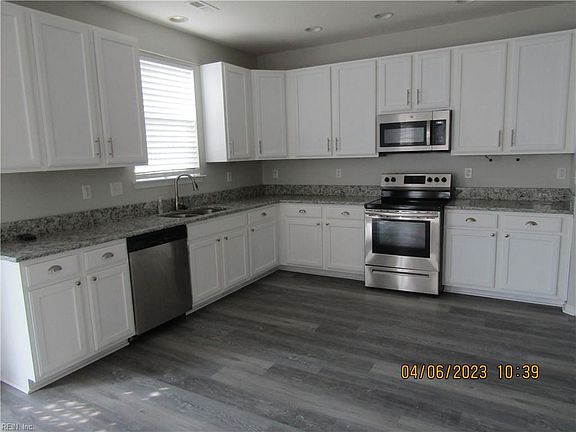 4th image of 3010 Stone Creek Dr