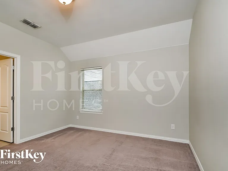 2815 Willow Ln — Photo 11