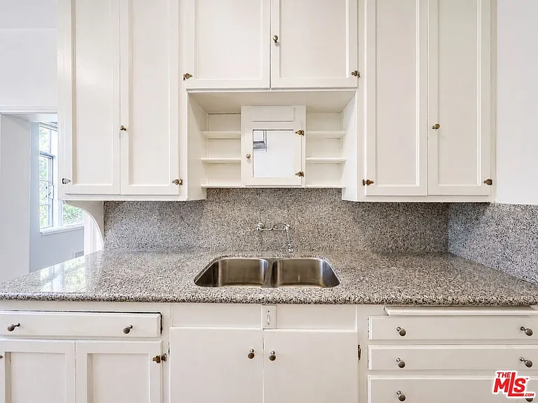 1314 N Hayworth Ave #303 — Photo 14