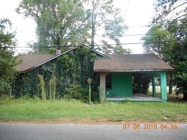 2nd image of 1916 Olive Rd