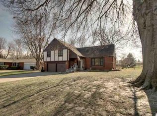 2434 Bradmoor Dr, Quincy, IL 62301